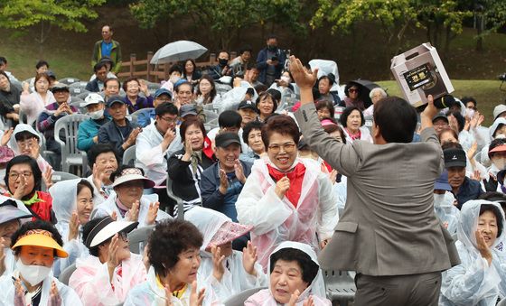 "내 나이가 어때서~"