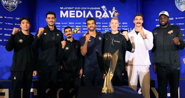 기념 촬영하는 V리그 남자부 7개 구단 외국인 선수들