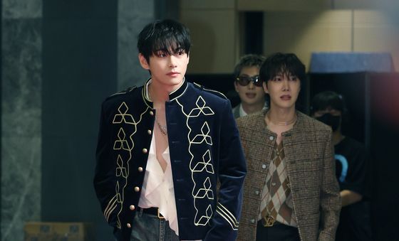 뷔·RM·제이홉, 유방암 인식 향상 캠페인 동참