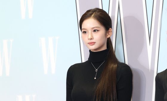 설윤, 천상계 미모