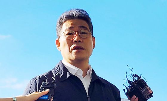 동부지검 출근한 백해룡