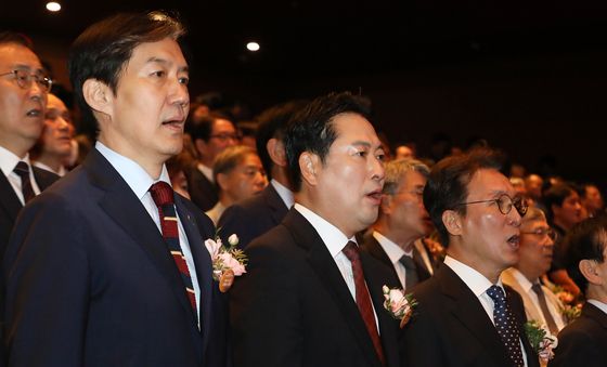 애국가 부르는 김민석 총리, 장동혁 대표, 조국 비대위원장