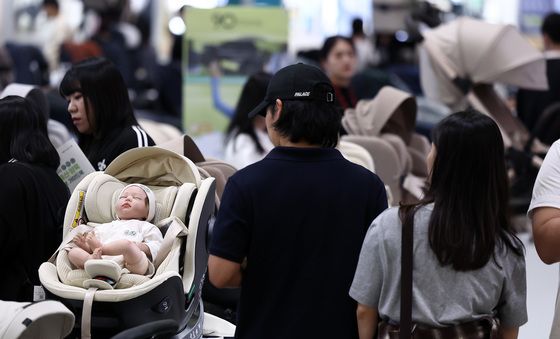 시선 끄는 카시트