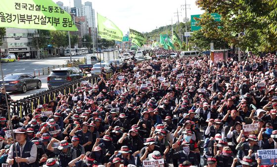 건설노조 조합원들, 총파업 투쟁 결의