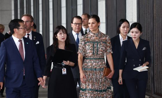 전쟁기념관 찾은 빅토리아 스웨덴 왕세녀