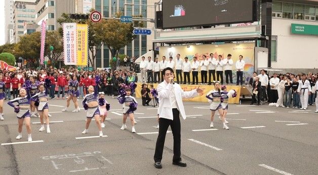 울산공업축제 축하공연 하는 테이