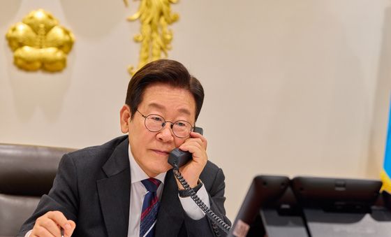 태국 총리와 통화하는 이재명 대통령