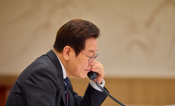 아누틴 태국 총리와 통화하는 이재명 대통령