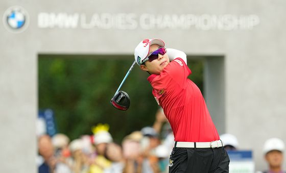 티샷하는 김효주