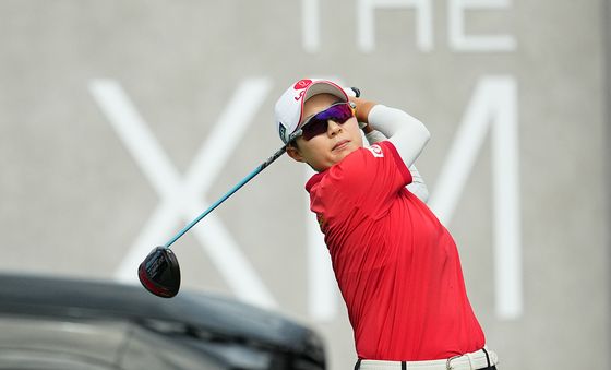 티샷하는 김효주