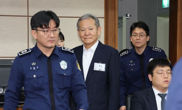 첫 공판 출석하는 이상민 전 행안부 장관