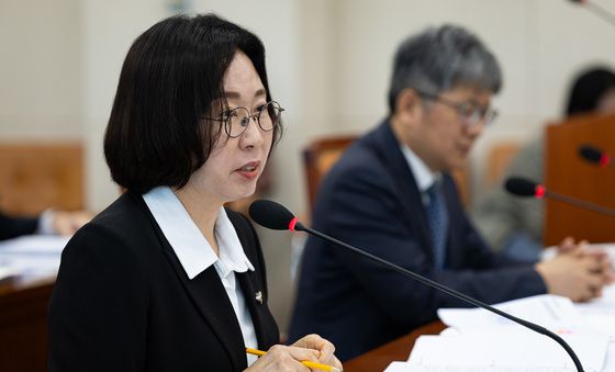 [국감]폭염, 가뭄 질의 답하는 이미선 기상청장