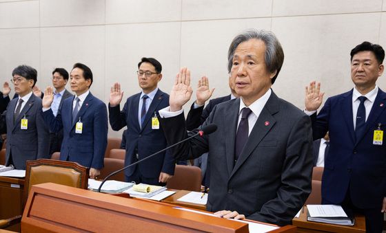[국감]선서하는 정기석 국민건강보험공단 이사장