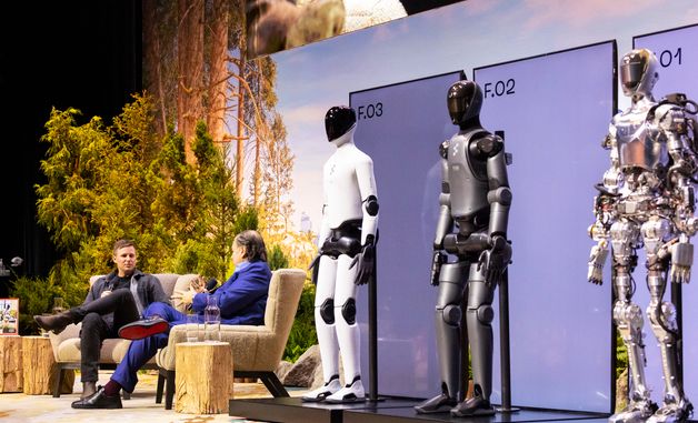 휴머노이드 로봇과 AI의 미래 논의하는 마크 베니오프 CEO와 브렛 애드콕 CEO
