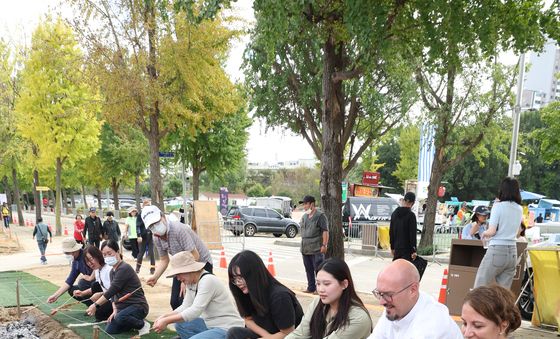 6000년 역사 속으로… 외국인도 즐기는 강동선사문화축제