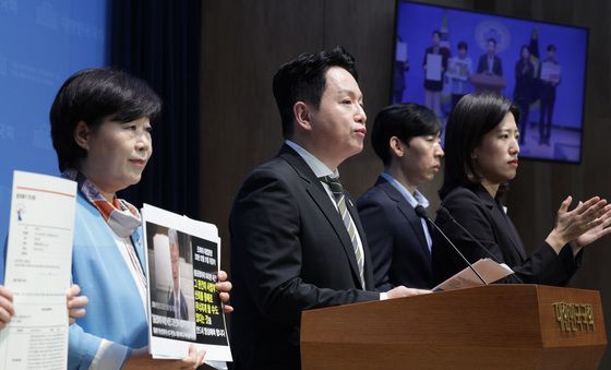 기자회견하는 임태훈 군인권센터 소장