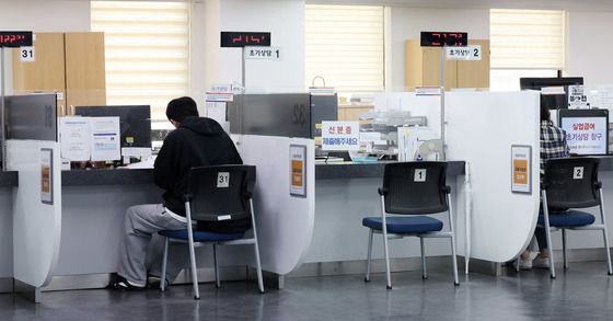 전체 취업자 증가세에도 불안한 청년 고용시장