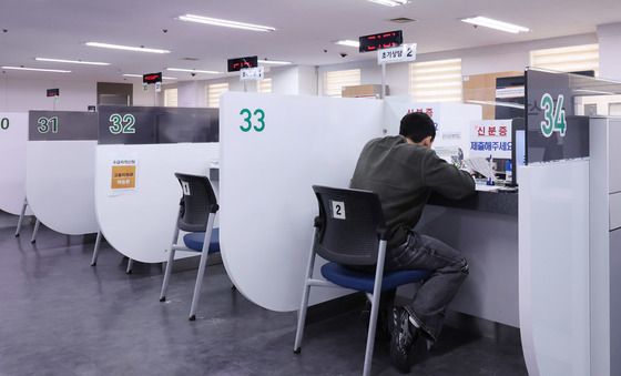 전체 취업자 늘었지만…청년층은 또 줄어