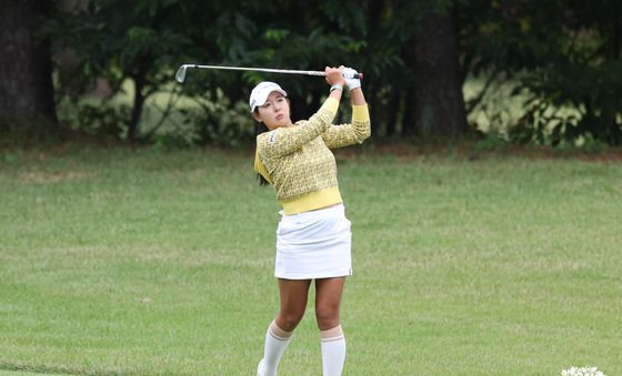 아이언샷 치는 박보겸