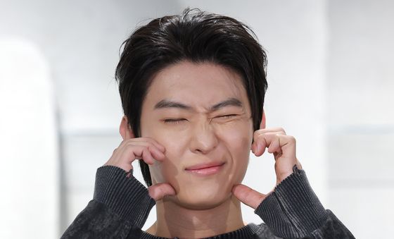 덱스, 상남자의 귀요미 윙크