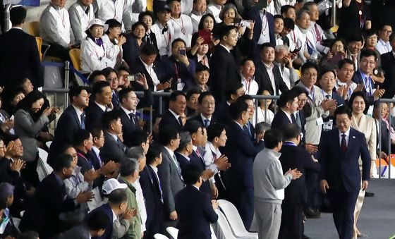 전국체전 개회식 참석하는 이재명 대통령과 김혜경 여사