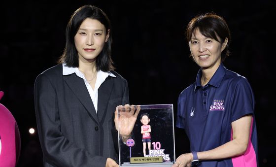 피규어 받는 김연경