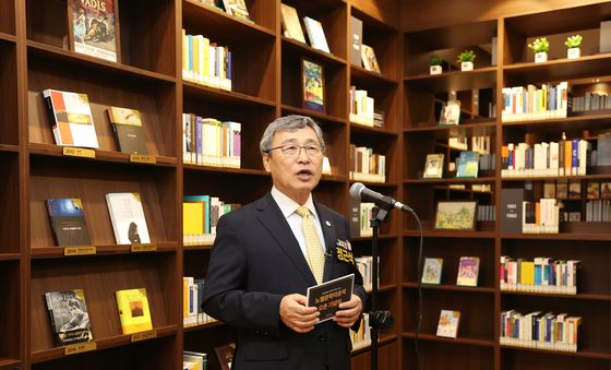 정근식 서울시교육감, 정독도서관 '노벨문학라운지' 오픈 기념식 참석