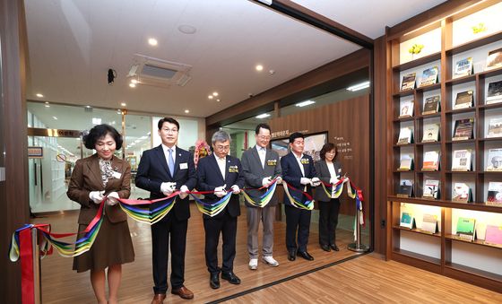 정근식 서울시교육감, 정독도서관 '노벨문학라운지' 오픈 기념식 참석