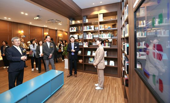 정근식 서울시교육감, 정독도서관 '노벨문학라운지' 오픈 기념식 참석