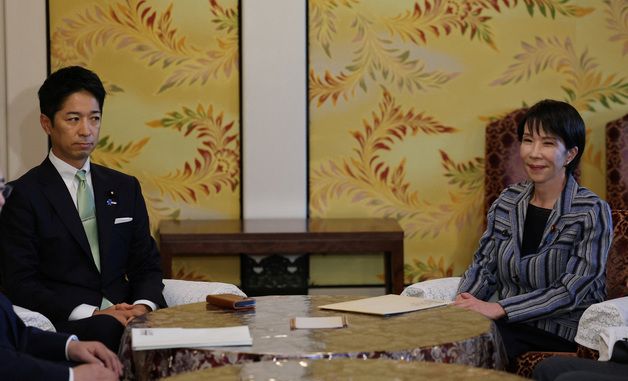 [포토] 日 유신회 대표와 회담하는 다카이치 총재