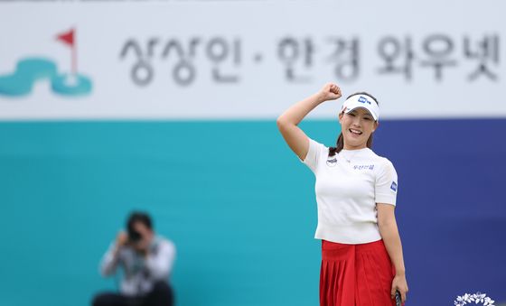 환호하는 이율린