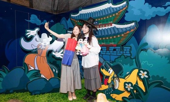 현대百, 디즈니스토어와 함께 팝업스토어 진행