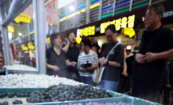 추석 앞두고 송편 구입하는 시민들