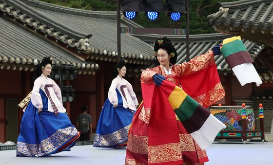 '정조의 집무실' 화성행궁 유여택, 경기도무용단 기획공연 '찬연의 행궁' 무대로