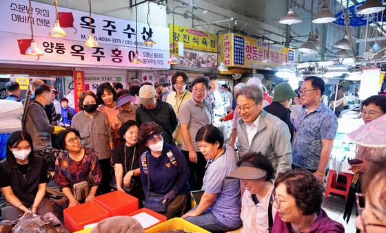 강기정 시장 양동시장 망분 "설 명절 잘 보내세요"
