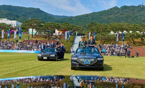 이재명 대통령, 열병 차량 탑승