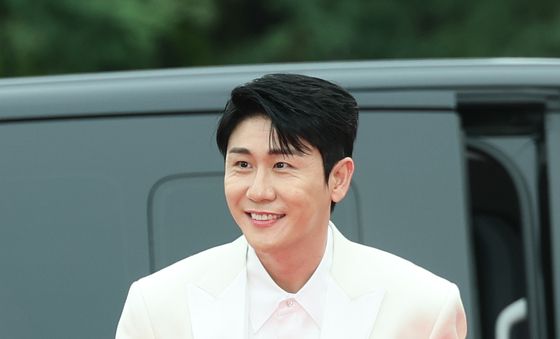 서울드라마어워즈 레드카펫 밟는 영탁