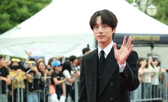 사카구치 켄타로, 다정한 손 인사