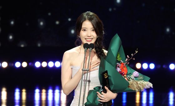 아이유, 여자연기상 받은 애순이