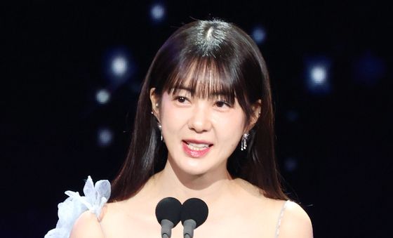 이요원, 서울드라마어워즈 시상하러 왔어요