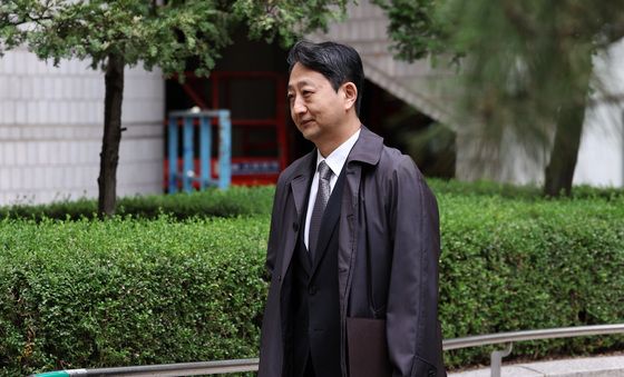법정 향하는 안덕근 전 산업부 장관