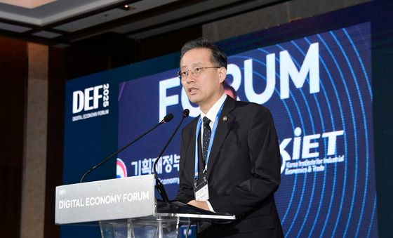 개회사하는 이형일 기재부 차관