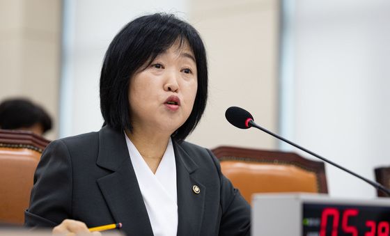 [국감]의원질의 답변하는 홍소영 병무청장
