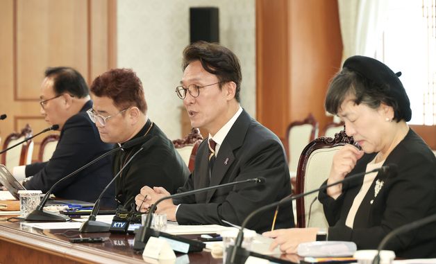 이태원 참사 추모 위원회에서 발언하는 김민석 국무총리