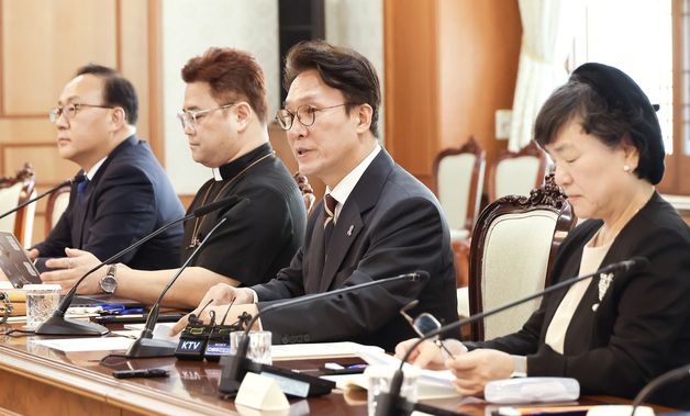 이태원 참사 추모 위원회에서 발언하는 김민석 국무총리