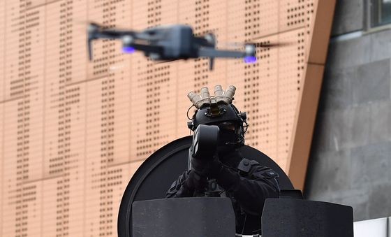 위험 드론 잡는 경찰특공대 재밍건