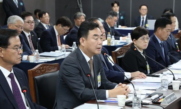 [국감]산자위 국감서 발언하는 최철규 강원랜드 대표 대행