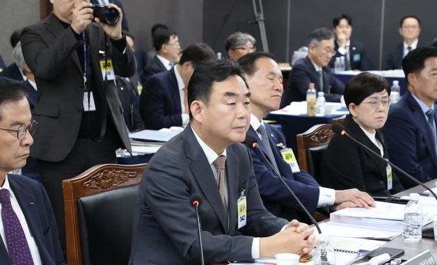 [국감]산자위 국감서 발언하는 최철규 강원랜드 대표 대행