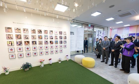 김민석 국무총리, 이태원 참사 추모공간 '별들의집' 방문