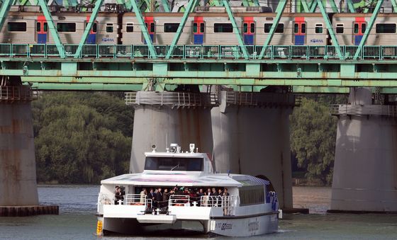 한강버스와 지하철